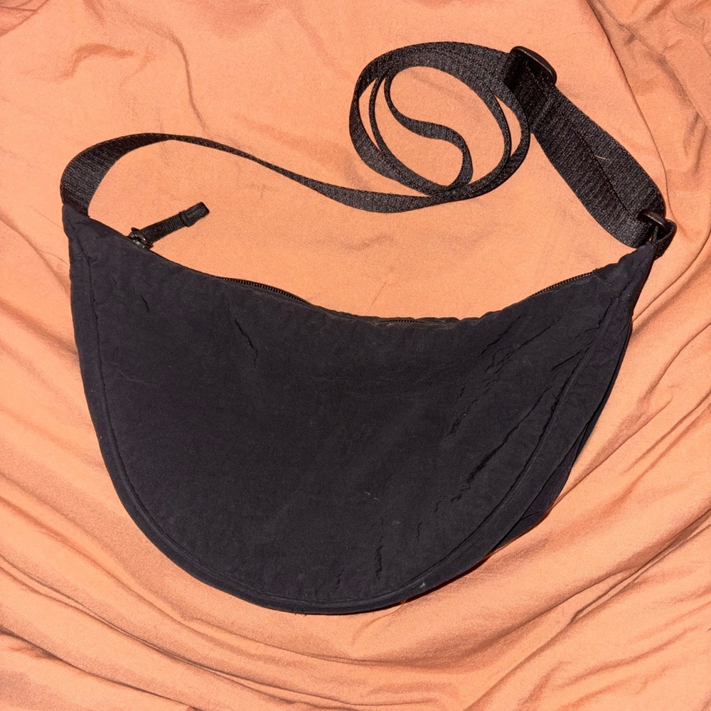 Uniqlo Black Round Mini Crossbody